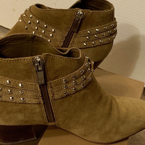 Booties suede camel color studded ankle high sz 7.5 - Picture 5 of 8